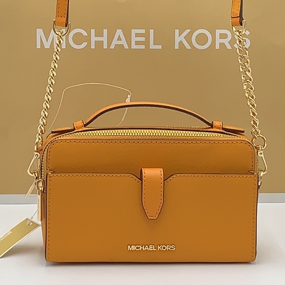 MICHAEL KORS JET SET ITEM MEDIUM DOUBLE ZIP PHONE XBODY HONEYCOMB COLOR
NWT - Picture 4 of 16